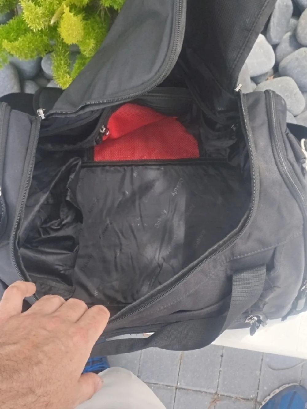 Classic Black Men's Duffel Bag with Multiple Pockets